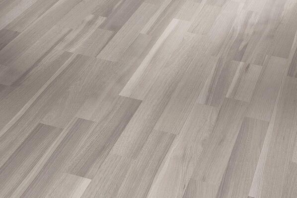 Nahaufnahme Laminatfußboden in grauer Akaziennachbildung von Parador - Basic 200 Akazie grau seidenmatt.
