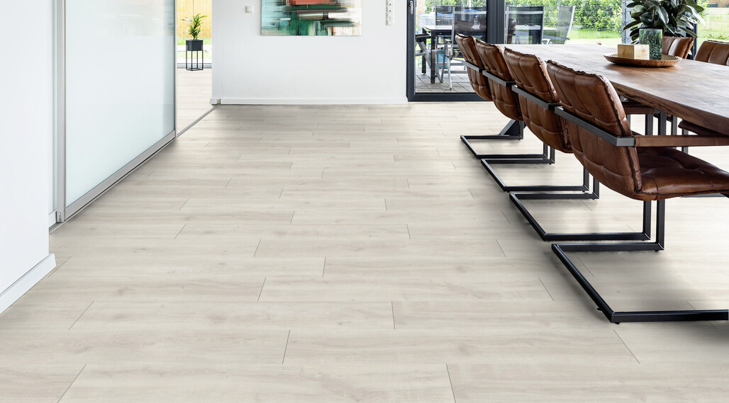 ter-hürne-classic-laminat-Eiche Sushi Bar Landhausdielejpeg