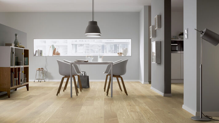  ter Hürne Grand Velvet Collection Parkett ausdrucksstark gebürstet, weiß mattlackiert Landhausdiele Naturholz Parkett Eiche lichtbeige 1286 2390x200x13 mm 1101012175 | 73495