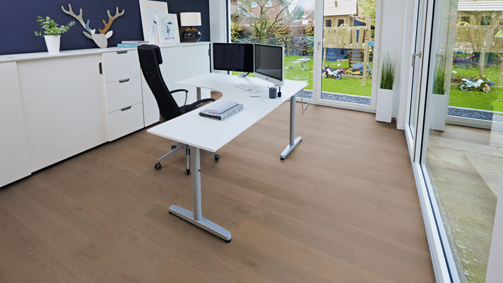  ter Hürne Heaven Collection Parkett ausgeglichen gebürstet, farbig extra mattlackiert Landhausdiele Naturholz Parkett Eiche ockerbraun 1410 2390x200x13 mm 1101012220 | 73570