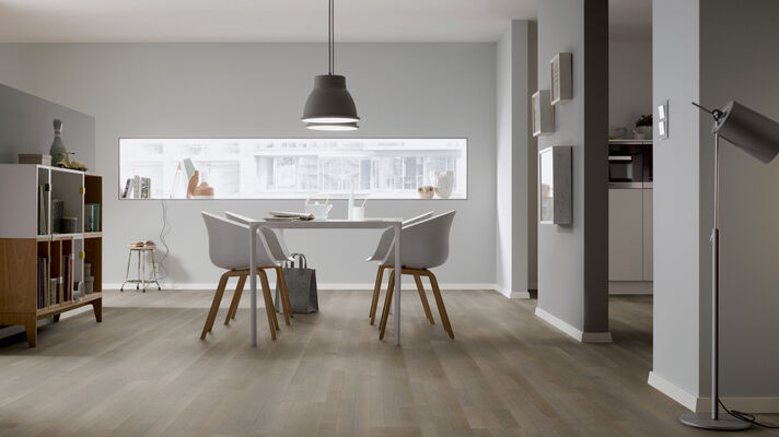  ter Hürne Contours Collection Parkett ausgeglichen gebürstet, farbig naturgeölt Schiffsboden 3-Stab Naturholz Parkett Eiche design azurbraun 2390x200x13 mm 1101012305 | 73774