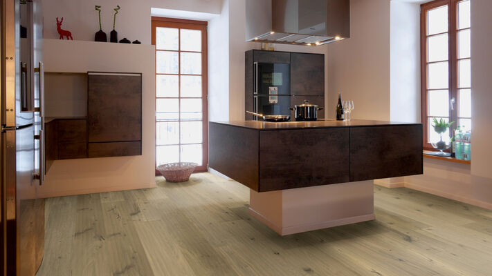  Bennett & Jones Grand Houses Parkett Oak No.21 - Warwick plank tradition tradition leicht geräuchert, handgehobelt, gebürstet, farbig naturgeölt Schlossdiele Oak No.21 - Warwick plank tradition 2200x260x15 mm 1148012299 | 74194