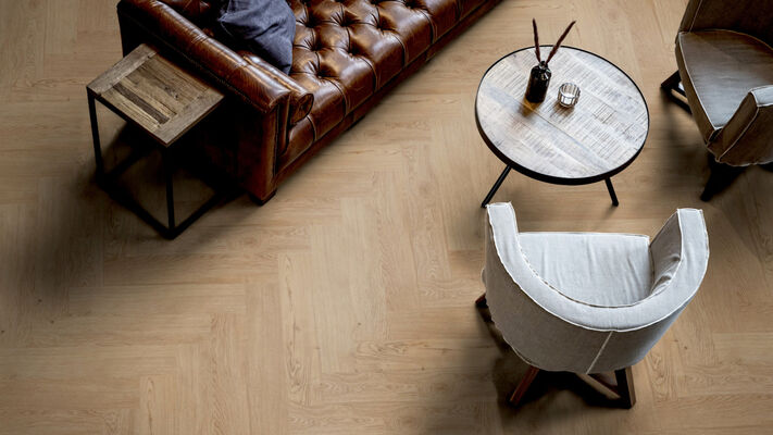  ter Hürne Herringbone Edition Design-Vinylboden tief-gebürstet Fischgrät Soya Design-Vinylboden 1 Eiche Dublin Pro 749,3x149,9x2,5 mm 1101210316 | 75973