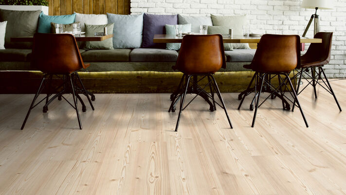  ter Hürne Wood Edition Design-Vinylboden tief-gebürstet Lange Landhausdiele Soya Design-Vinylboden 1 Pinie Bergen Perform 1517,7x235x6 mm 1101240306 | 78016