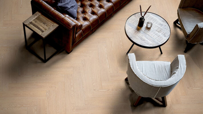  ter Hürne Herringbone Edition Design-Vinylboden Eiche Berlin tief-gebürstet Fischgrät Soya Perform 743x145x6 mm 1101240608 | 78367