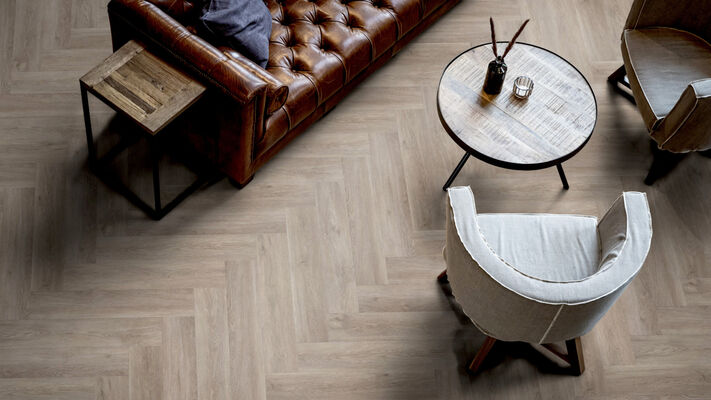 ter Hürne Herringbone Edition Design-Vinylboden tief-gebürstet Fischgrät Soya Design-Vinylboden 1 Eiche Oslo Perform 743x145x6 mm 1101240612 | 78415