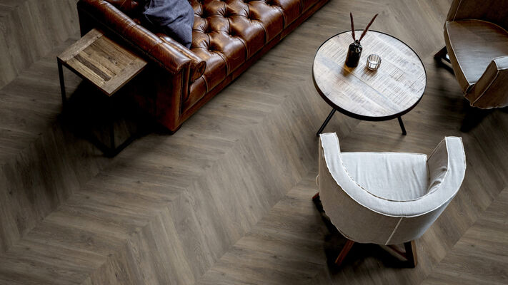  ter Hürne Chevron Edition Design-Vinylboden tief-gebürstet Chevron Soya Design-Vinylboden 1 Eiche Canberra Perform 665,4x145x6 mm 1101240706 | 78616