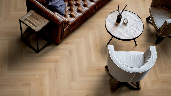  ter Hürne Herringbone Edition Design-Vinylboden tief-gebürstet Fischgrät Soya Design-Vinylboden 1 Eiche Rotterdam Perform 743x145x6 mm 1101240801 | 78736